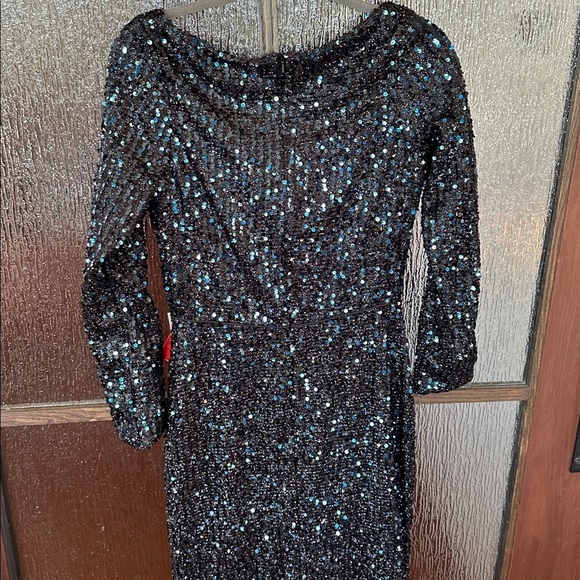 Mac Duggal Elegant Navy Sequin Gown v neck long sleeves size 6 NWT - Picture 11 of 12